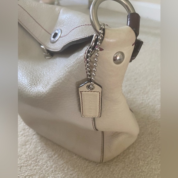 Coach Chelsea Pebble Leather Turnlock Top Bag Purse D05S-8A38 Cream, gently used - Picture 2 of 6